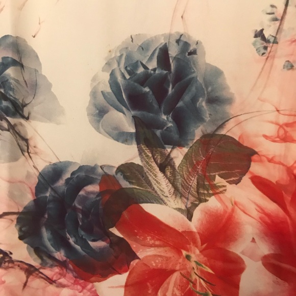 😀 $30/3  Floral top breezy xs/s - Picture 2 of 3